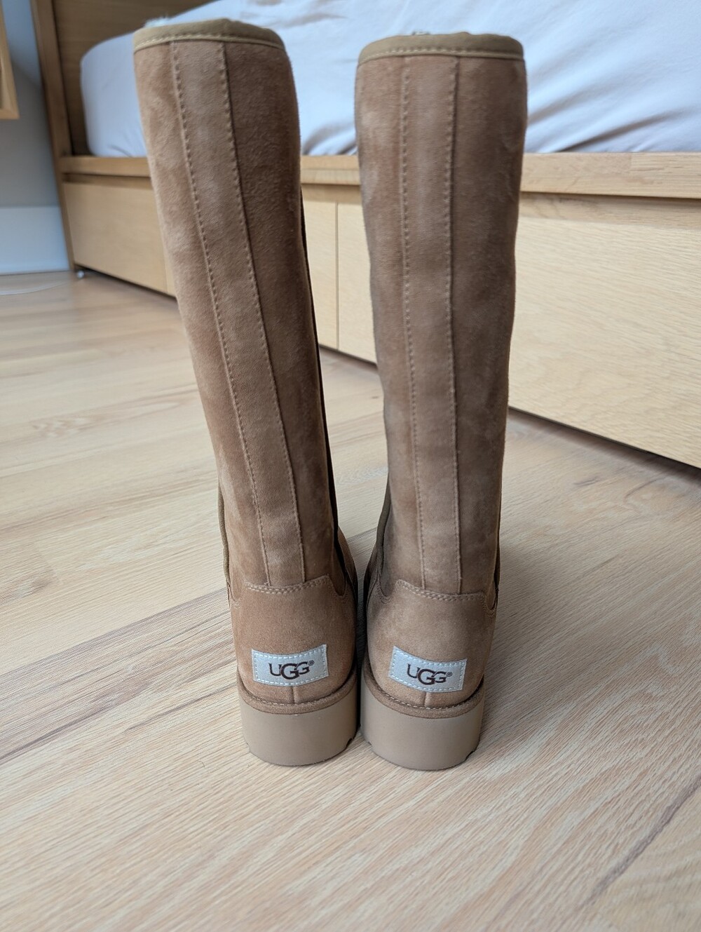 NWT - UGG Kara boots - Size 6 - Picture 3 of 6